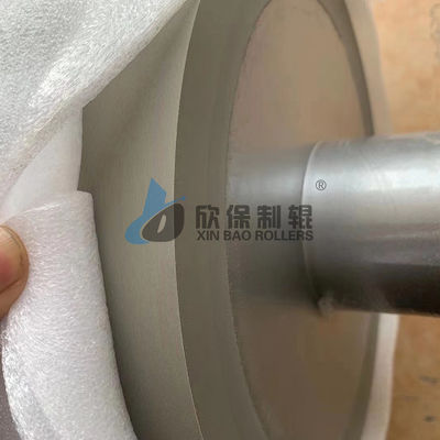 레이저 롤러는 위조 방지 효과를 높이고 접착력을 향상시키고 특수 광학 효과를 달성합니다.